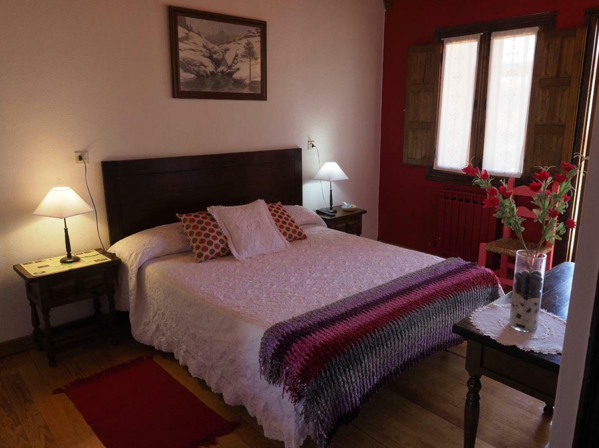 Hospedium Hostal Almanzor Navarredonda de Gredos Zewnętrze zdjęcie